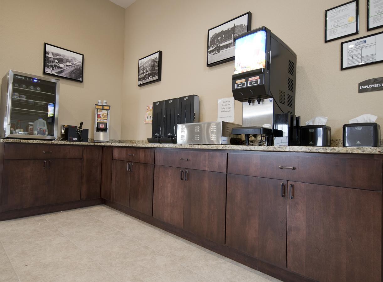 Cornerstone Inn & Suites Oelwein Bagian luar foto