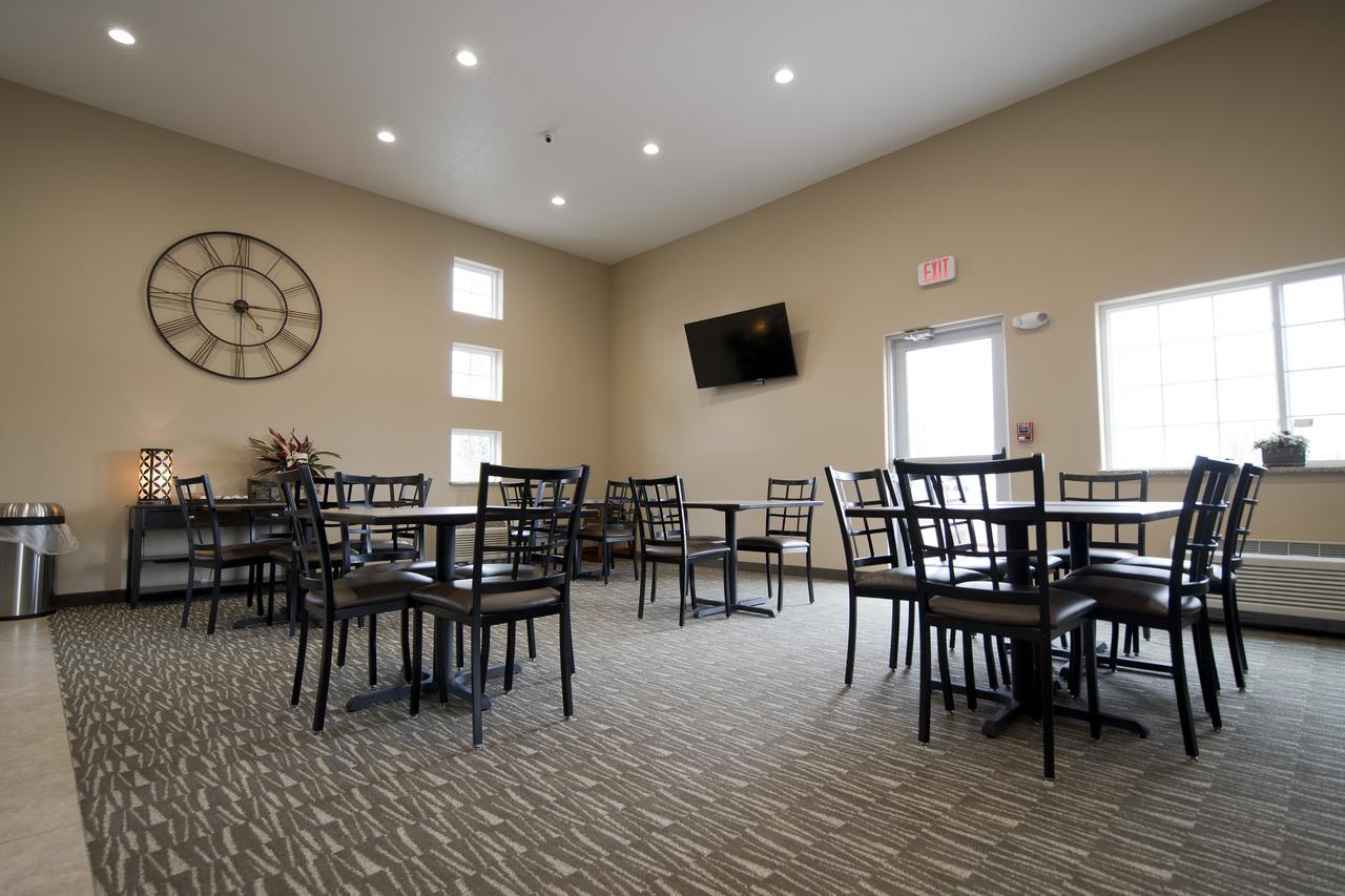 Cornerstone Inn & Suites Oelwein Bagian luar foto